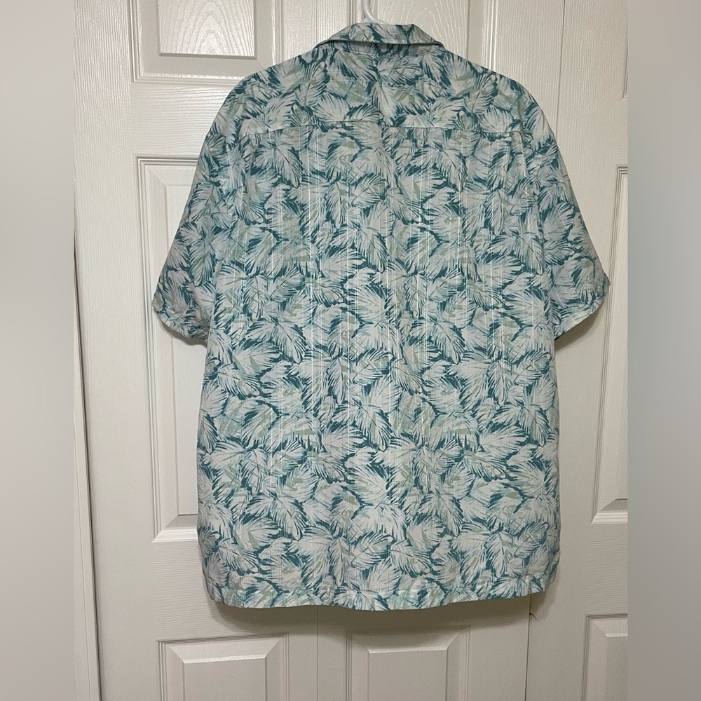 Van Heusen Green Casual Button Down Shirt with Tropical Flair - Picture 2 of 10